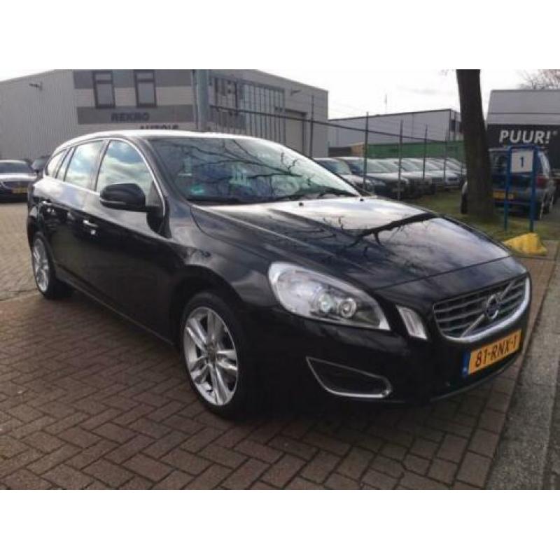 Volvo V60 1.6 T3 Summum Airco/ECC,Navigatie,Leder,Xenon
