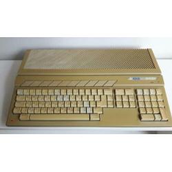 ? ATARI 1040ST F Computer met beschermkap