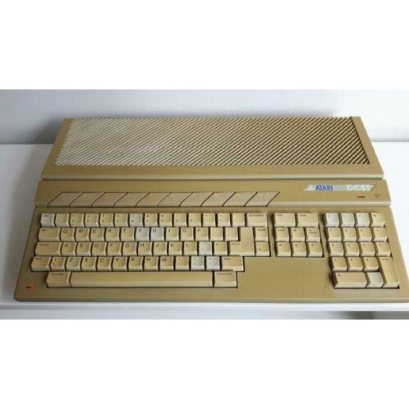 ? ATARI 1040ST F Computer met beschermkap