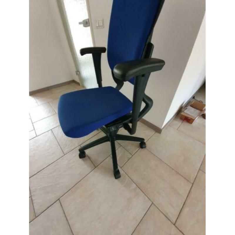 Luxe Ahrend burostoel met vele instelmogelijkheden.