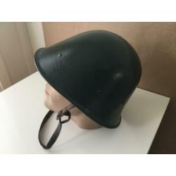 M39 politiehelm , na oorlogs overgeschilderd.
