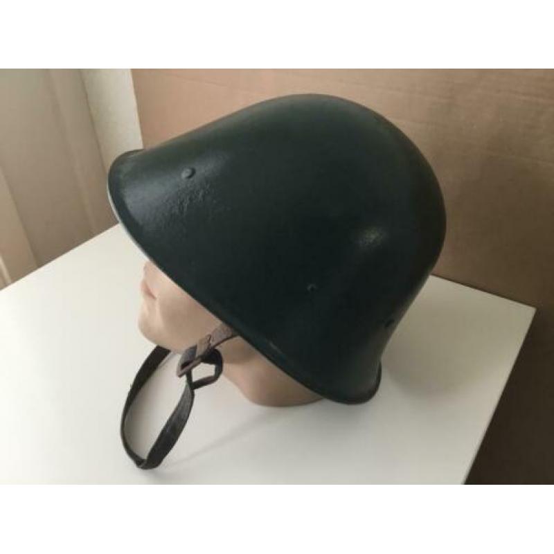 M39 politiehelm , na oorlogs overgeschilderd.
