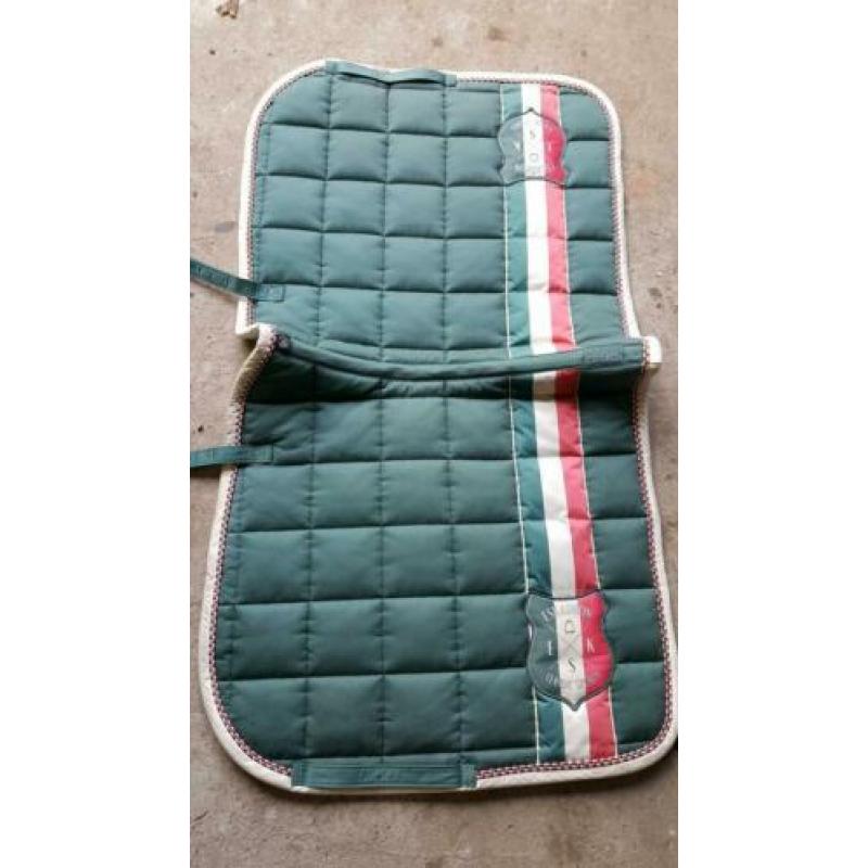 Eskadron seapine green big squere full dressuur dekje.