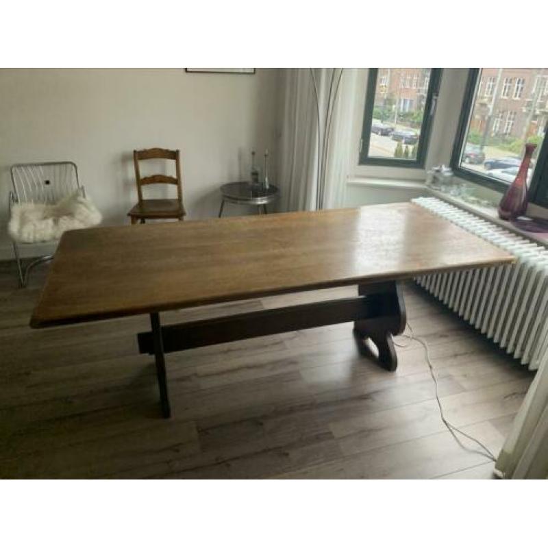 Robuuste eikenhouten tafel