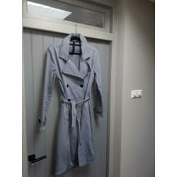 Trenchcoat 10DAYS. Twee stuks. Antraciet en petrolblauw.