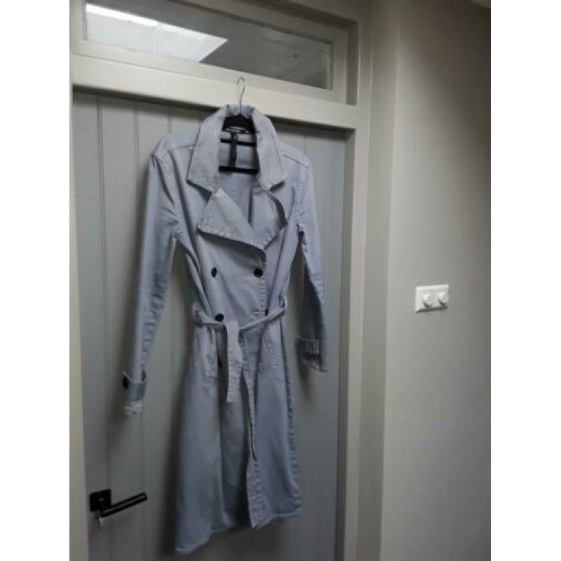 Trenchcoat 10DAYS. Twee stuks. Antraciet en petrolblauw.