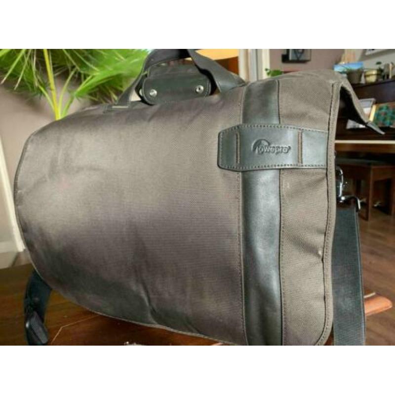 Lowepro Classified 200 AW schoudertas