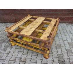 Stapelbare rack, incl. 4 rongen . autobanden opslag