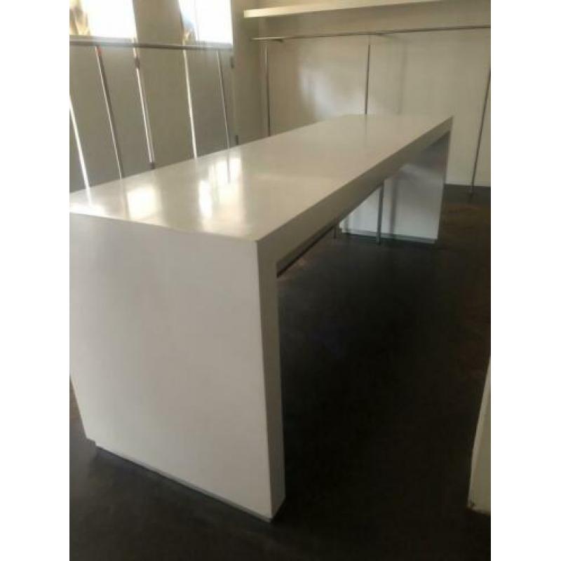 Presenteertafel voor winkel