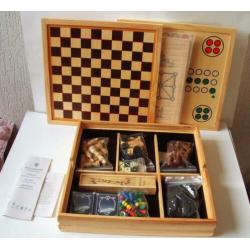 Houten casette met 10 spellen van hout