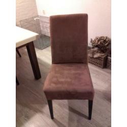 tafel en 4 stoelen