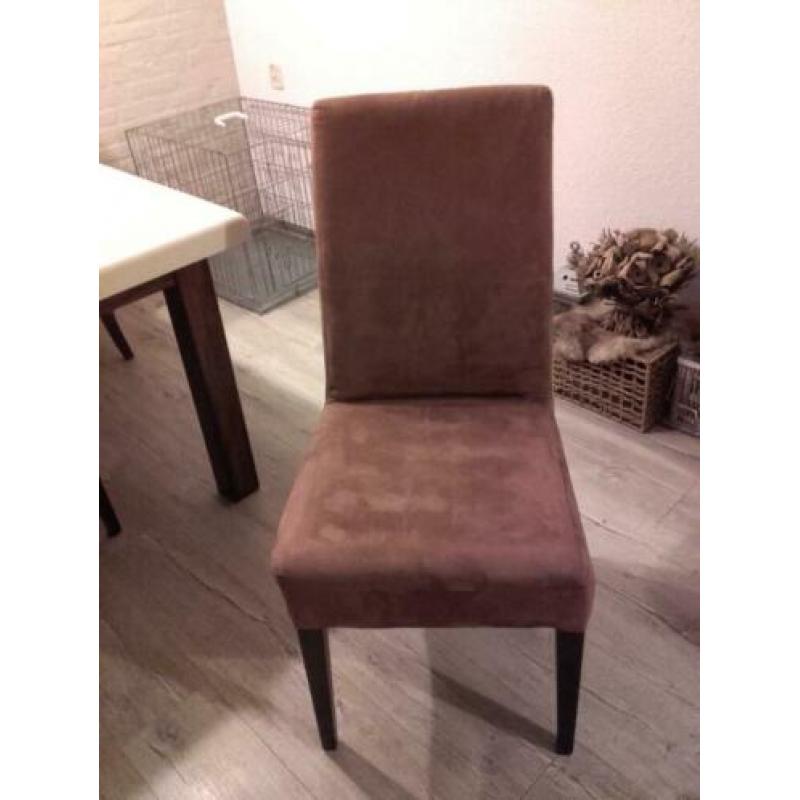 tafel en 4 stoelen