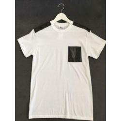 Witte t-shirts met imitatie leer