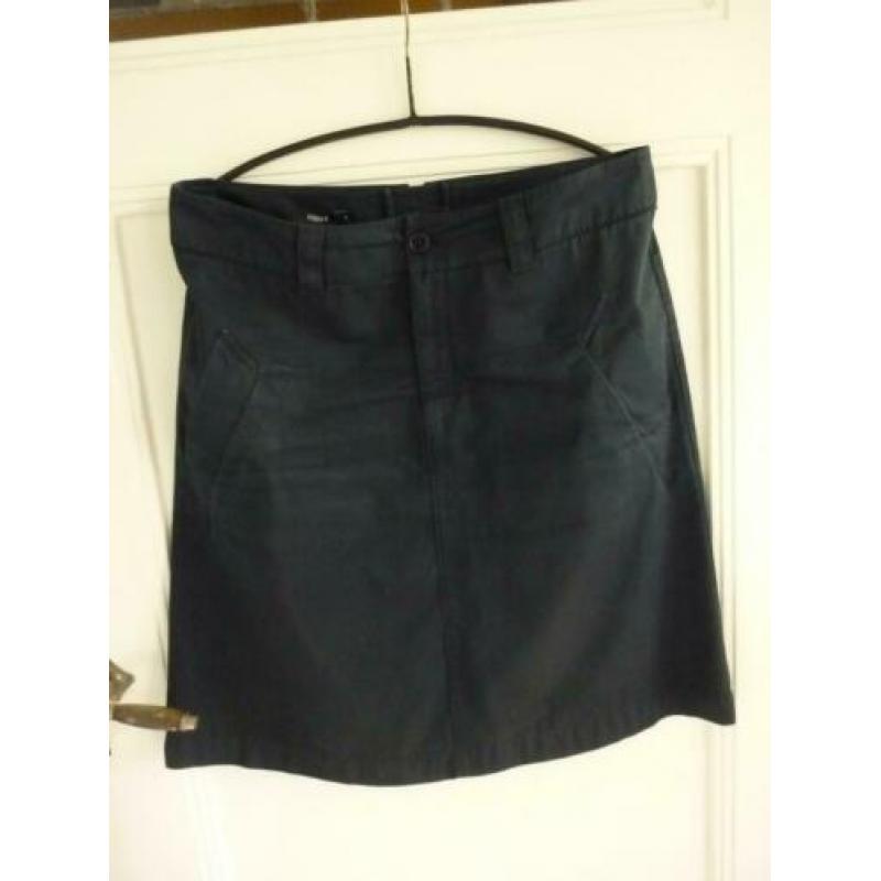 Filippa K: Diep donkerblauwe rok . Maat XL