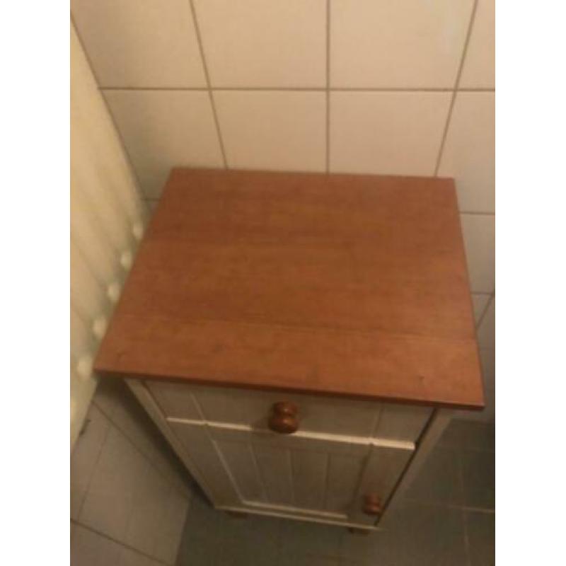 2 badkamer meubels ( beige)