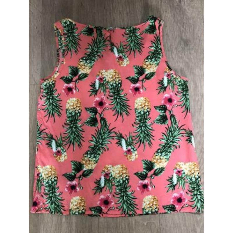 Twee tops Only maat 36 -top Only stippen/polkadot + tropisch