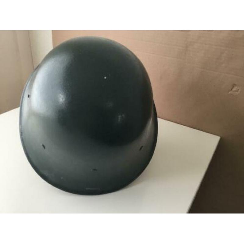 M39 politiehelm , na oorlogs overgeschilderd.