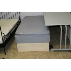 Grenen Ikea Sultan Torsmo grijs boxspring en matras. 200x90