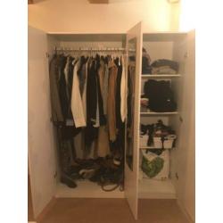 Ruime witte kledingkast Ikea