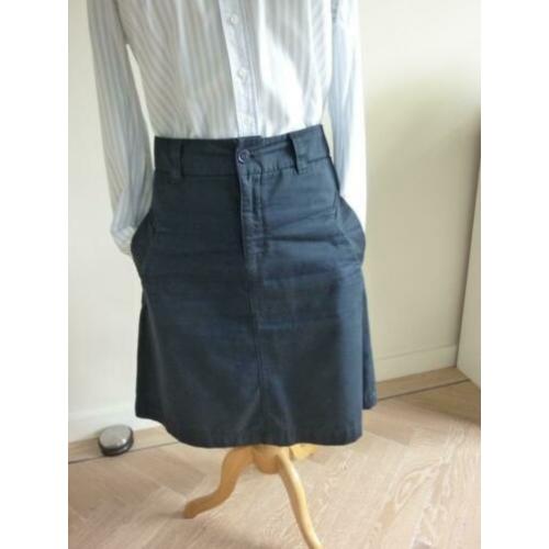 Filippa K: Diep donkerblauwe rok . Maat XL