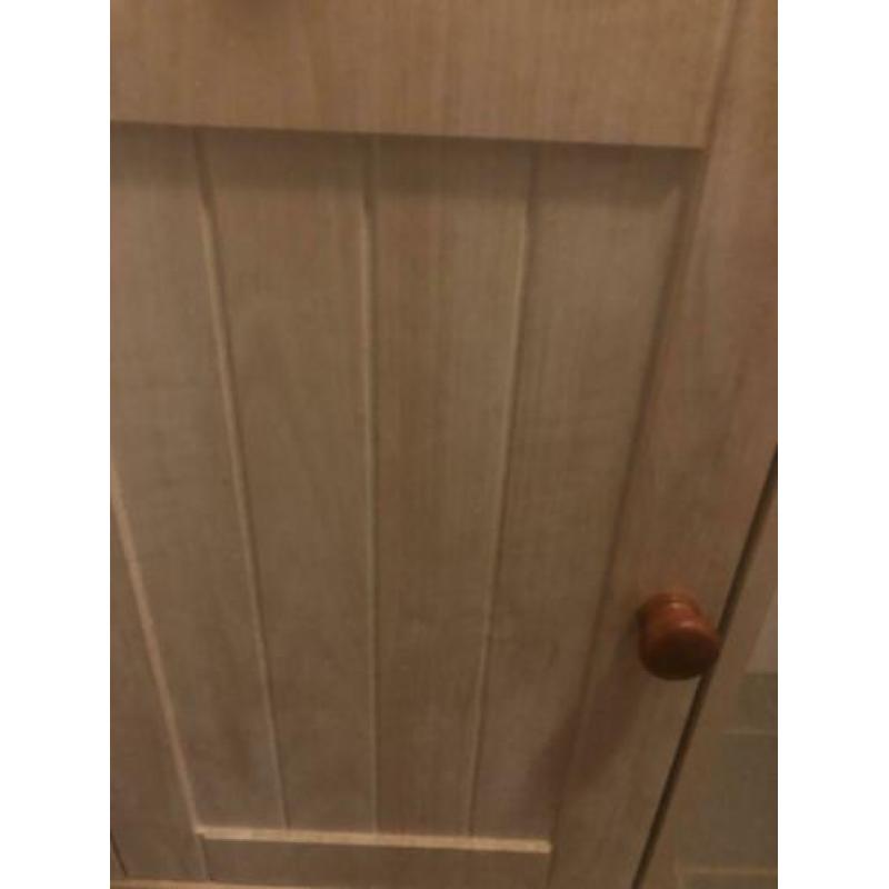 2 badkamer meubels ( beige)