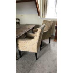 6 top stoelen bekleed met stof van het merk Etro