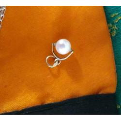 Akoya parel 6 / 7 mm 18 karaat goud hangertje