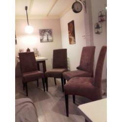 tafel en 4 stoelen