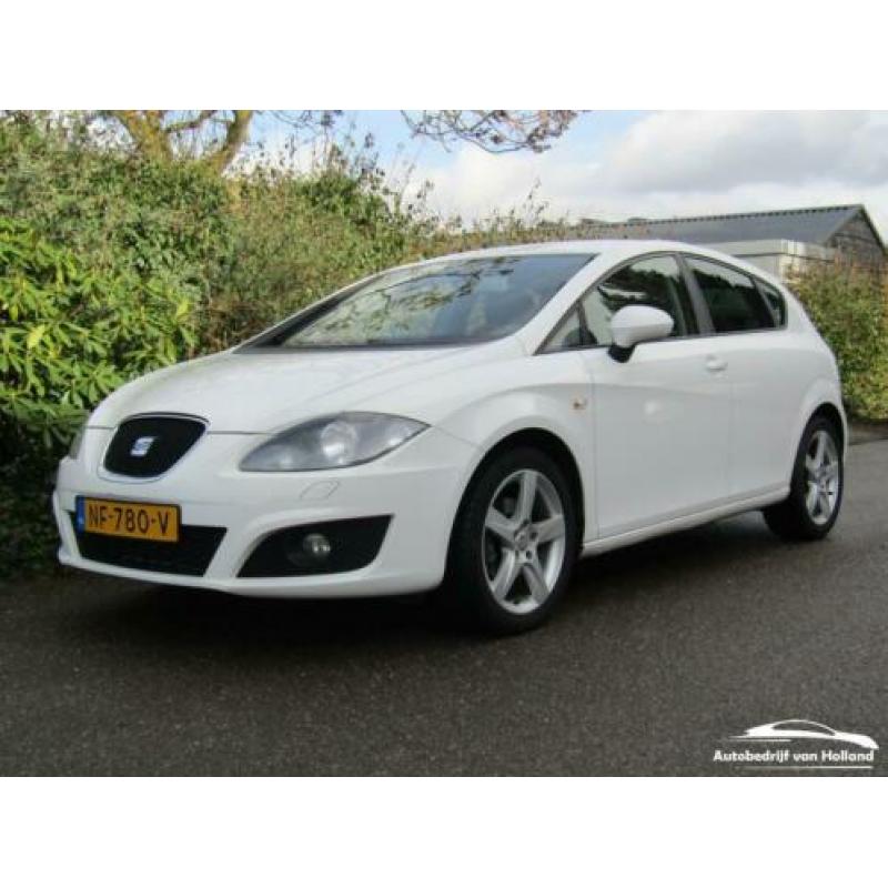 Seat Leon 1.2 TSI Businessline High Navi / Xenon / Leer