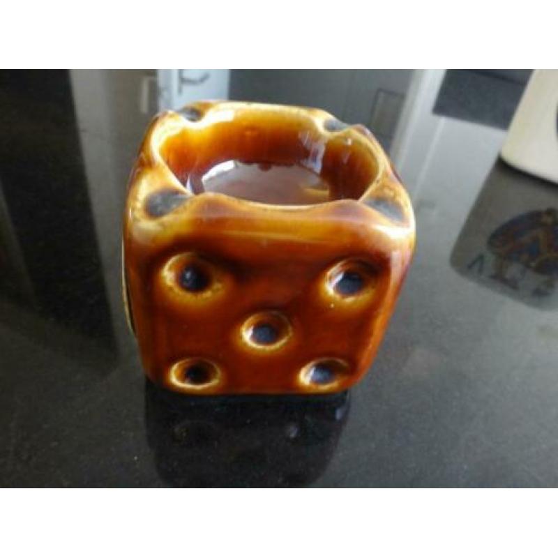 asbak, Brugerolle cognac, bruin, dobbelsteen, 6,5 x 6,5 cm