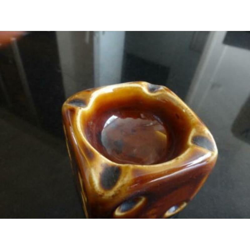 asbak, Brugerolle cognac, bruin, dobbelsteen, 6,5 x 6,5 cm