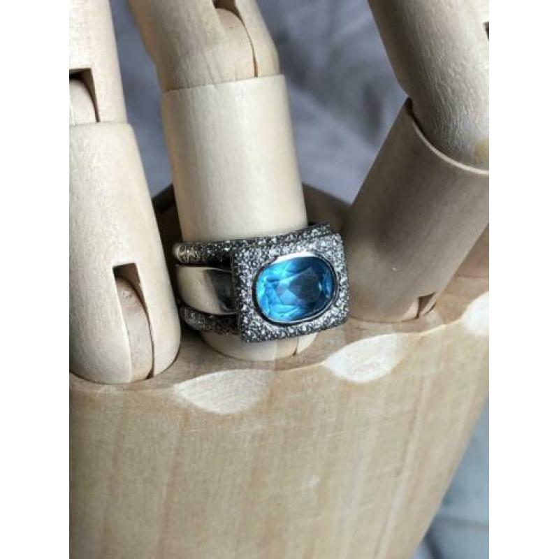 14kr wit gouden ring met topaas en diamanten 17mm/ringmt 53