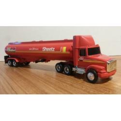 VOLVO WHITE GMC USA vrachtwagen met tanktrailer 1:64 ERTL