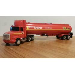VOLVO WHITE GMC USA vrachtwagen met tanktrailer 1:64 ERTL