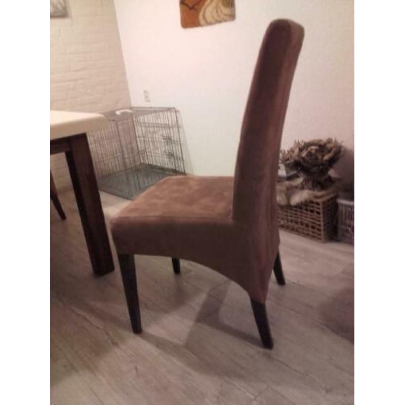 tafel en 4 stoelen