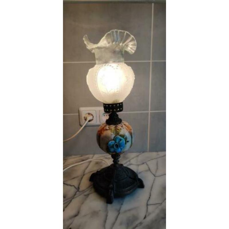 Vintage Tafellamp metalen voet met keramische body met bloem