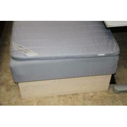 Grenen Ikea Sultan Torsmo grijs boxspring en matras. 200x90
