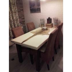 tafel en 4 stoelen