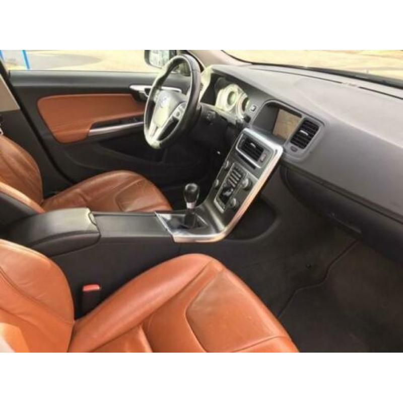 Volvo V60 1.6 T3 Summum Airco/ECC,Navigatie,Leder,Xenon