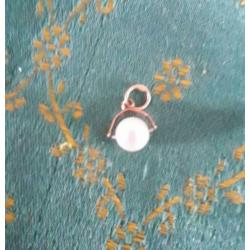 Akoya parel 6 / 7 mm 18 karaat goud hangertje