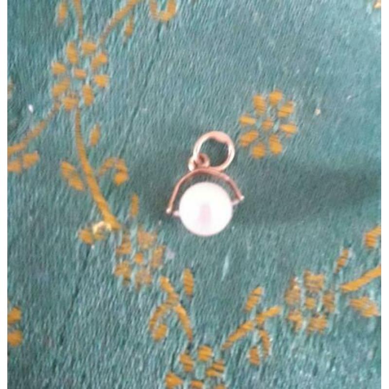 Akoya parel 6 / 7 mm 18 karaat goud hangertje