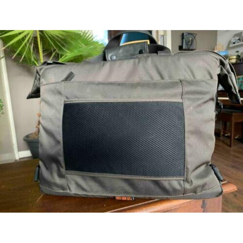 Lowepro Classified 200 AW schoudertas