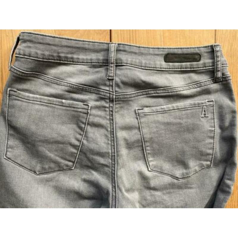 Mooie grijze jeans van Articles