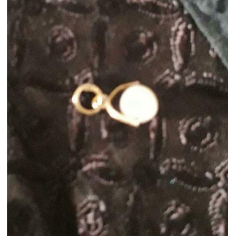 Akoya parel 6 / 7 mm 18 karaat goud hangertje