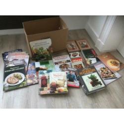 Doos met >25 verschillende kookboeken