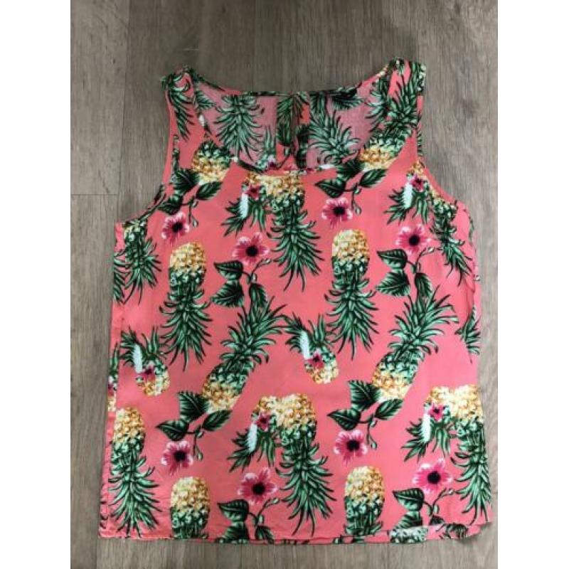 Twee tops Only maat 36 -top Only stippen/polkadot + tropisch