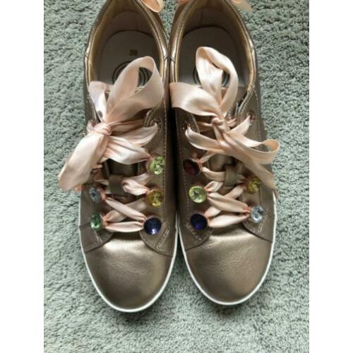 Sneakers in rosé maat 39