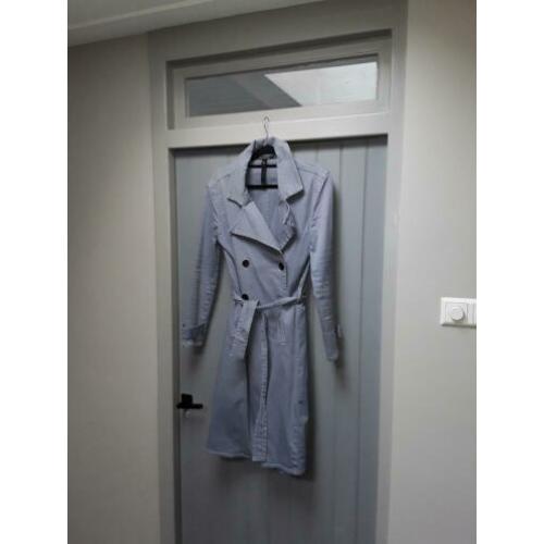 Trenchcoat 10DAYS. Twee stuks. Antraciet en petrolblauw.