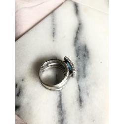 14kr wit gouden ring met topaas en diamanten 17mm/ringmt 53