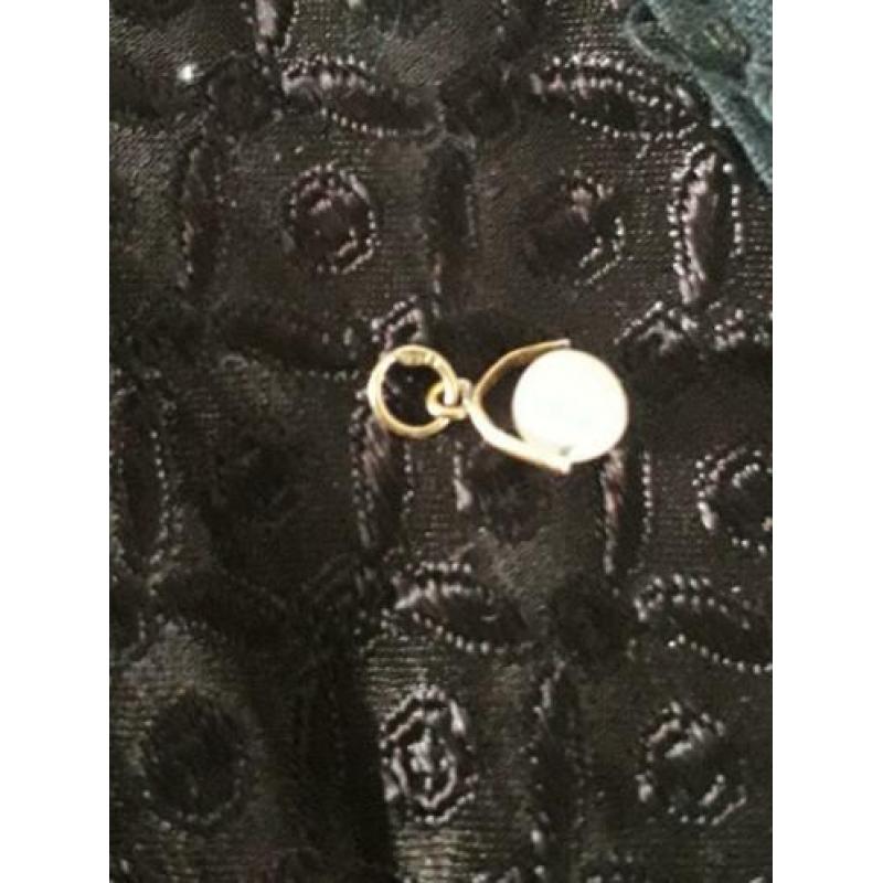 Akoya parel 6 / 7 mm 18 karaat goud hangertje
